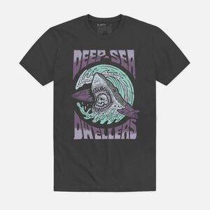 Jetty Dweller Graphic Tee T Shirt Surfer Men's Size Medium Deep Sea Dwellers